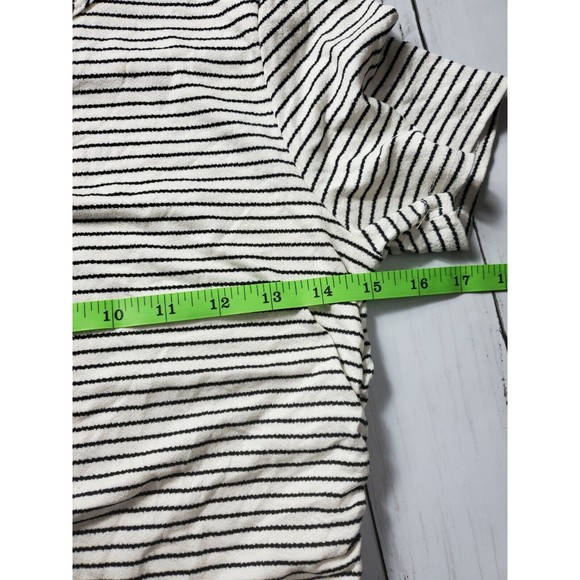 OLIVIA RAE Top Size Medium Striped White Black Scoop Neck Rouched Rayon - Picture 4 of 6